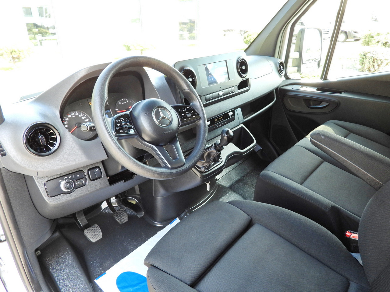 MERCEDES SPRINTER 514 BOX LIFT 8 PALLETS CRUISE CONTROL TWIN WHEELS AIR CONDITIONING 140HP - Фургон с закрытым кузовом: фото 2 MERCEDES SPRINTER 514 BOX LIFT 8 PALLETS CRUISE CONTROL TWIN WHEELS AIR CONDITIONING 140HP - Фургон с закрытым кузовом: фото 2