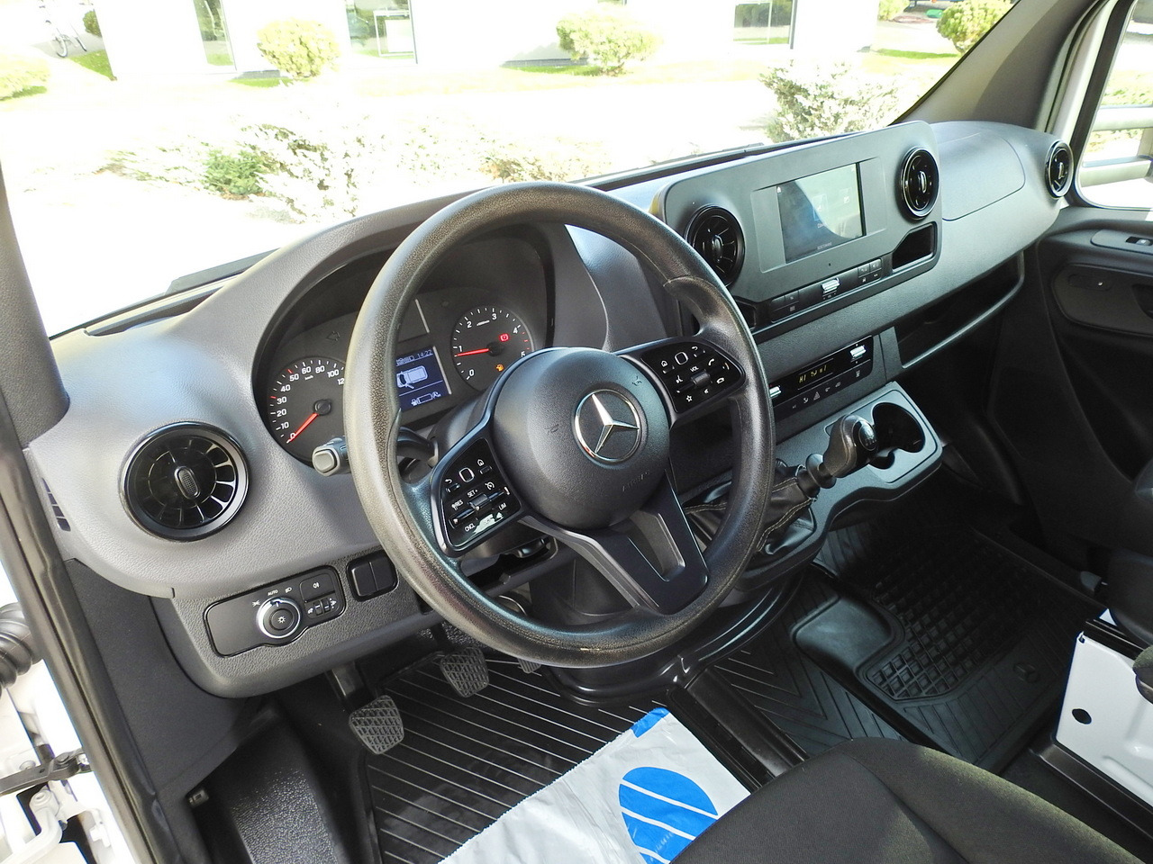MERCEDES SPRINTER 516 STAKE BODY DOUBLE CABIN DOKA 6 SEATS CRUISE CONTROL AIR CONDITIONING TWIN WHEELS 160HP - Грузопассажирский фургон: фото 2 MERCEDES SPRINTER 516 STAKE BODY DOUBLE CABIN DOKA 6 SEATS CRUISE CONTROL AIR CONDITIONING TWIN WHEELS 160HP - Грузопассажирский фургон: фото 2
