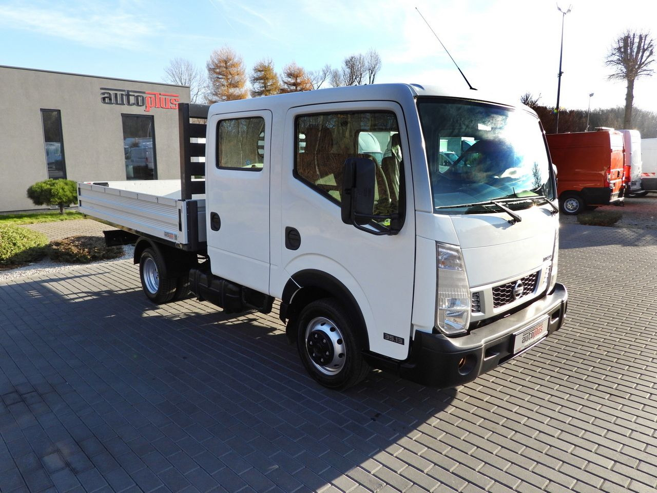 NISSAN CABSTAR NT400 STAKE BODY DOUBLE CABIN DOKA 6 SEATS TWIN WHEELS AIR CONDITIONING 130HP - Грузопассажирский фургон: фото 4 NISSAN CABSTAR NT400 STAKE BODY DOUBLE CABIN DOKA 6 SEATS TWIN WHEELS AIR CONDITIONING 130HP - Грузопассажирский фургон: фото 4