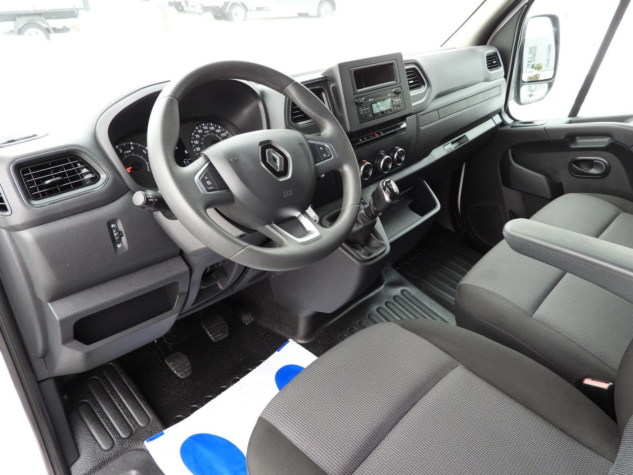 RENAULT MASTER BOX LIFT 8 PALLETS CRUISE CONTROL LED LIGHTS AIR CONDITIONING 145HP - Фургон с закрытым кузовом: фото 2 RENAULT MASTER BOX LIFT 8 PALLETS CRUISE CONTROL LED LIGHTS AIR CONDITIONING 145HP - Фургон с закрытым кузовом: фото 2