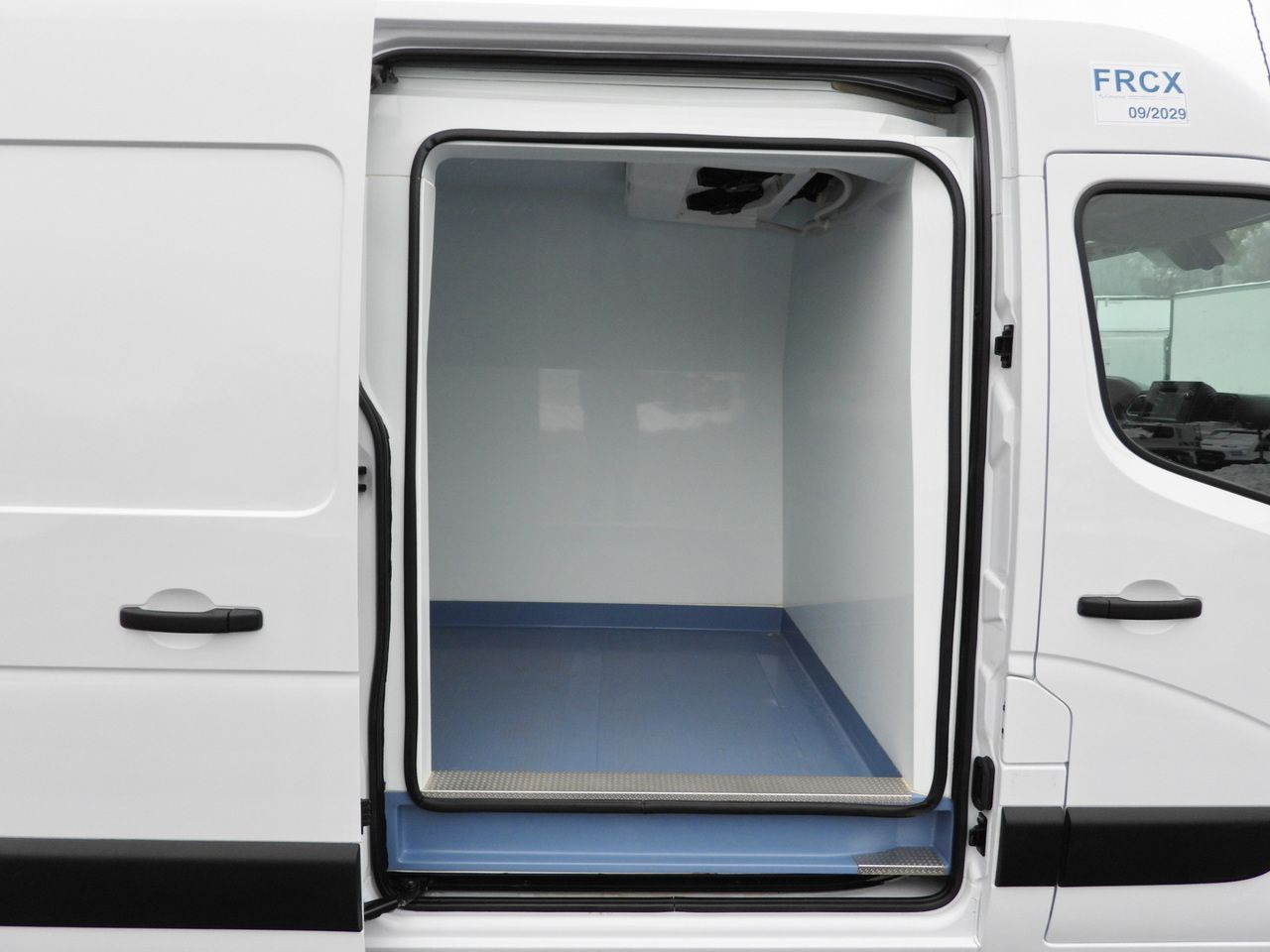 Фургон-рефрижератор RENAULT MASTER REFRIGERATOR VAN -10*C POWER SUPPLY 230V CRUISE CONTROL NAVIGATION LED LIGHTS AIR CONDITIONING  150HP: фото 25