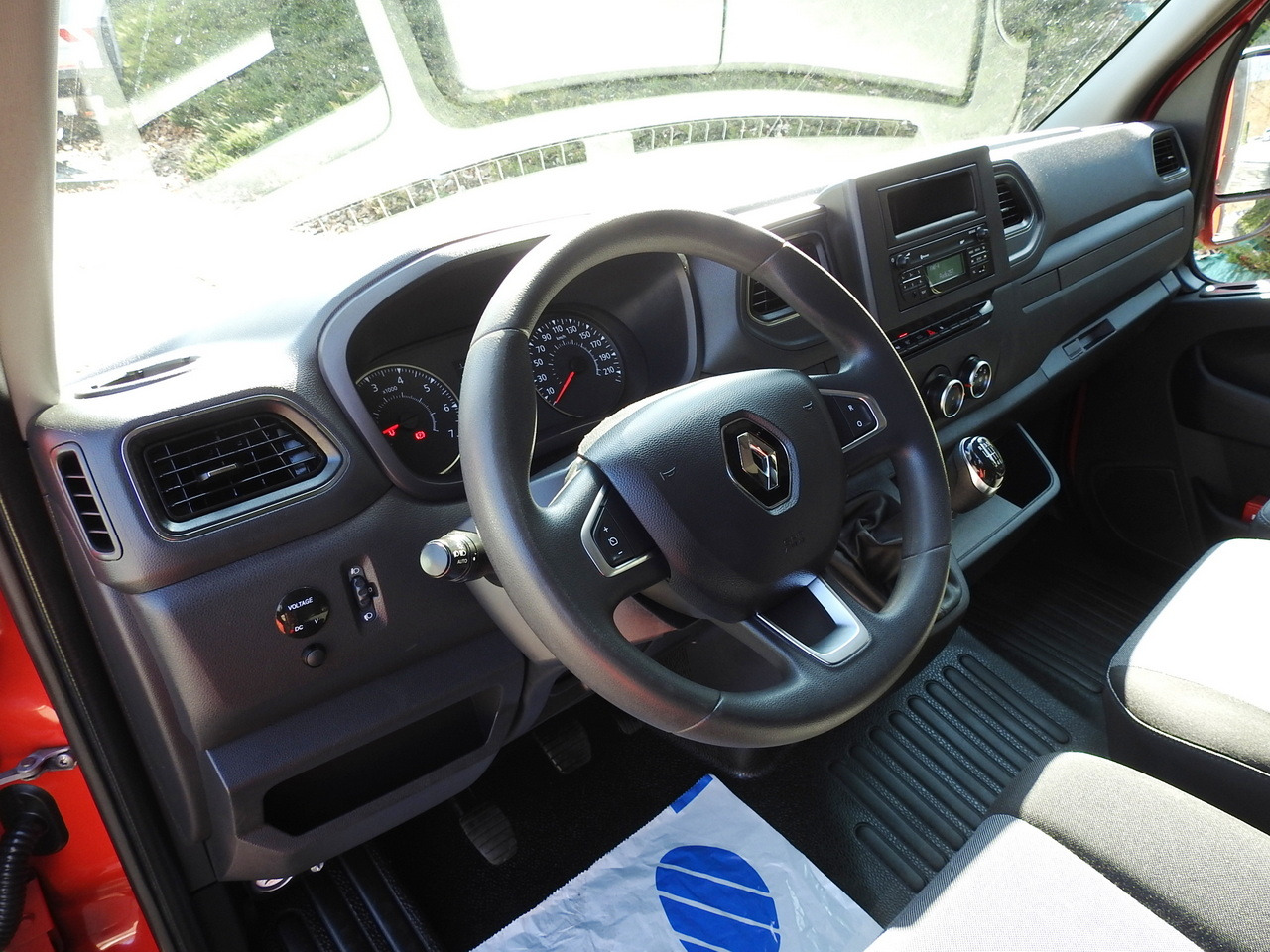 RENAULT MASTER TARPAULIN 10 PALLETS WEBASTO CRUISE CONTROL AIR CONDITIONING LED LIGHTS PNEUMATICS 165HP - Тентованный фургон: фото 2 RENAULT MASTER TARPAULIN 10 PALLETS WEBASTO CRUISE CONTROL AIR CONDITIONING LED LIGHTS PNEUMATICS 165HP - Тентованный фургон: фото 2