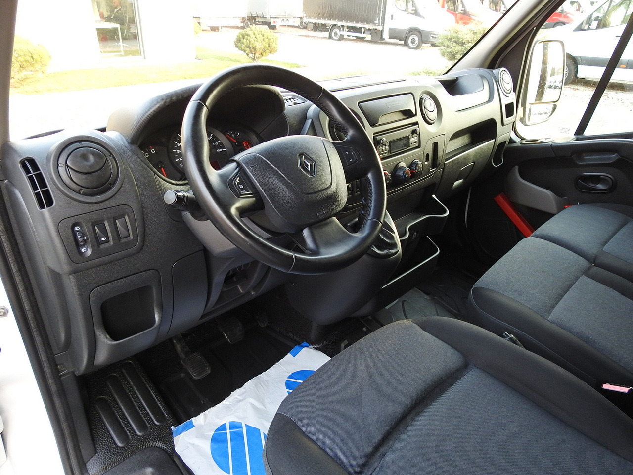 RENAULT MASTER TARPAULIN 10 PALLETS WEBASTO CRUISE CONTROL AIR CONDITIONING PNEUMATICS 170HP - Тентованный фургон: фото 2 RENAULT MASTER TARPAULIN 10 PALLETS WEBASTO CRUISE CONTROL AIR CONDITIONING PNEUMATICS 170HP - Тентованный фургон: фото 2