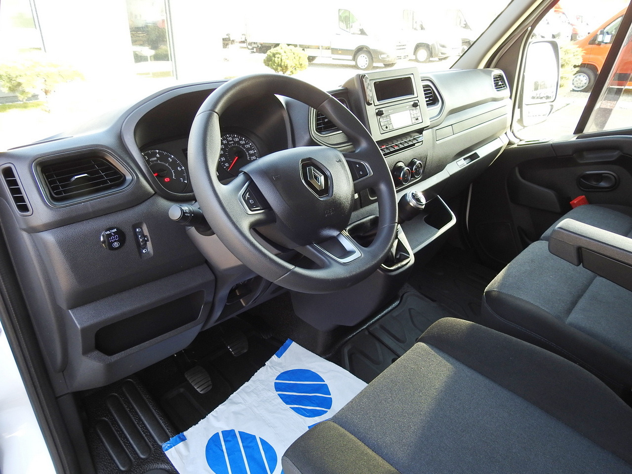 RENAULT MASTER TARPAULIN 10 PALLETS WEBASTO CRUISE CONTROL LED LIGHTS PNEUMATICS AIR CONDITIONING 165HP - Тентованный фургон: фото 2 RENAULT MASTER TARPAULIN 10 PALLETS WEBASTO CRUISE CONTROL LED LIGHTS PNEUMATICS AIR CONDITIONING 165HP - Тентованный фургон: фото 2