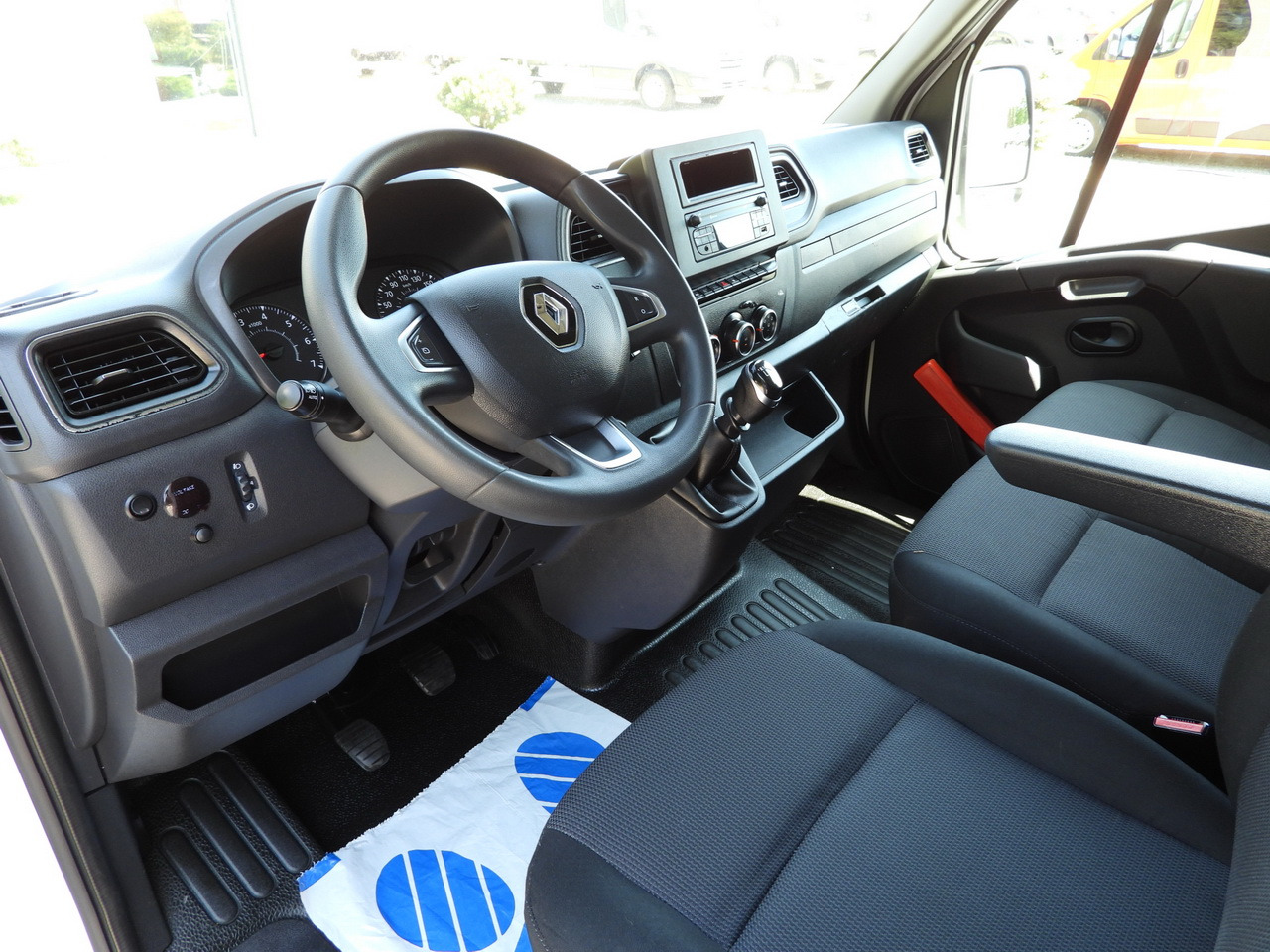 RENAULT MASTER TARPAULIN 10 PALLETS WEBASTO CRUISE CONTROL LED LIGHTS PNEUMATICS AIR CONDITIONING 165HP - Тентованный фургон: фото 2 RENAULT MASTER TARPAULIN 10 PALLETS WEBASTO CRUISE CONTROL LED LIGHTS PNEUMATICS AIR CONDITIONING 165HP - Тентованный фургон: фото 2