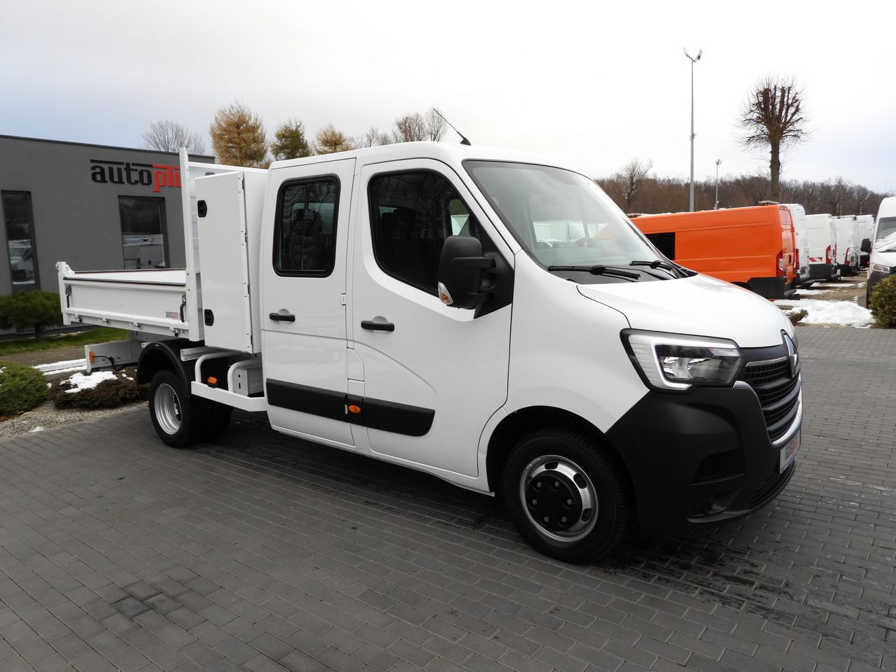 RENAULT MASTER TIPPER DOUBLE CABIN DOKA 6 SEATS CRUISE CONTROL LED LIGHTS TWIN WHEELS AIR CONDITIONING 145HP - Малотоннажный самосвал: фото 4 RENAULT MASTER TIPPER DOUBLE CABIN DOKA 6 SEATS CRUISE CONTROL LED LIGHTS TWIN WHEELS AIR CONDITIONING 145HP - Малотоннажный самосвал: фото 4