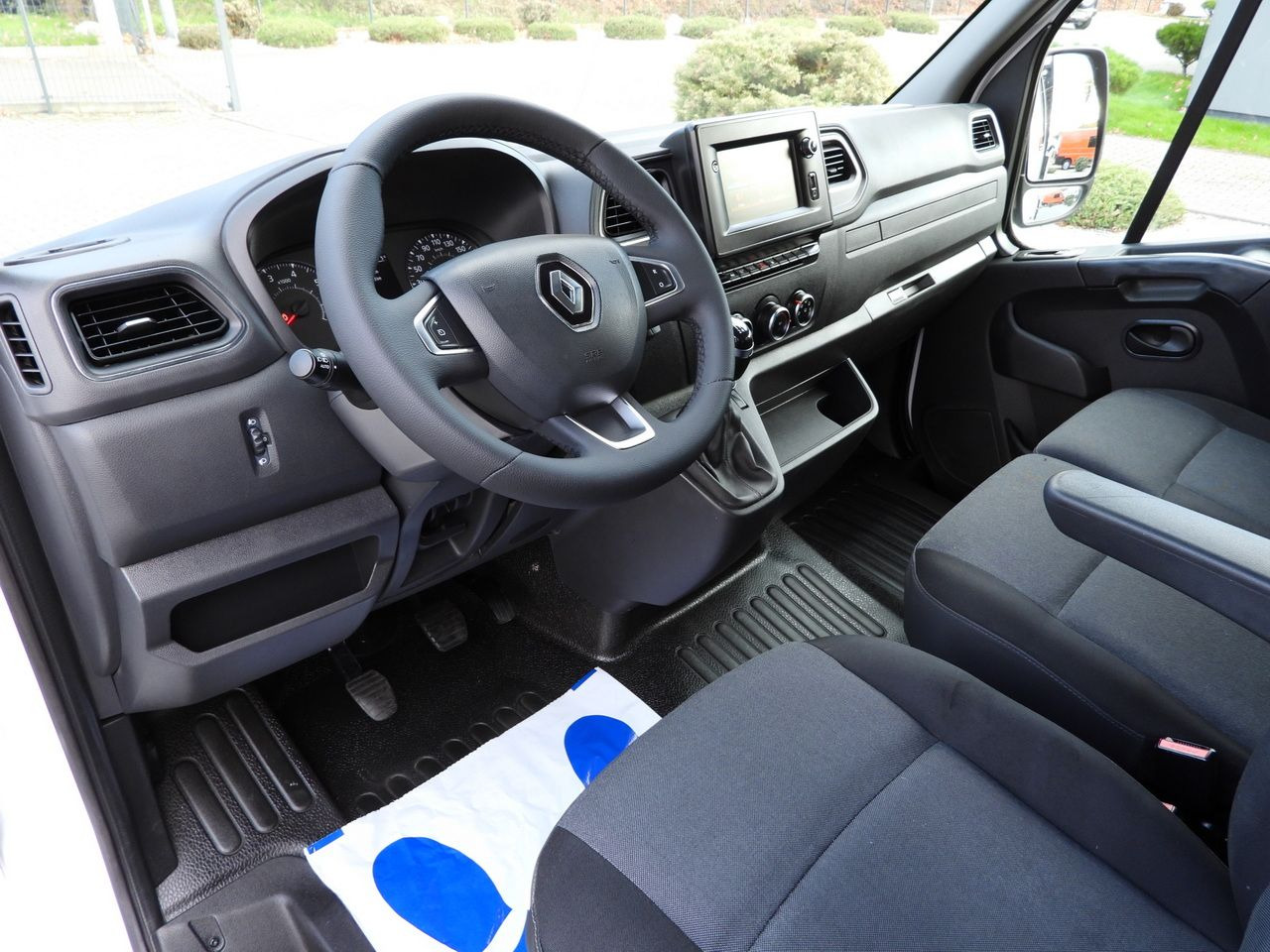 RENAULT MASTER TIPPER DOUBLE CABIN DOKA 7 SEATS CRUISE CONTROL NAVIGATION LED LIGHTS AIR CONDITIONING 145HP - Малотоннажный самосвал: фото 2 RENAULT MASTER TIPPER DOUBLE CABIN DOKA 7 SEATS CRUISE CONTROL NAVIGATION LED LIGHTS AIR CONDITIONING 145HP - Малотоннажный самосвал: фото 2