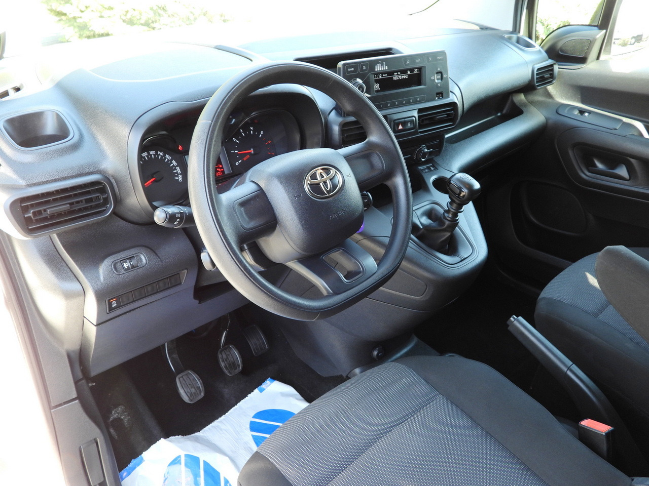 TOYOTA PROACE CITY REFRIGERATOR VAN -15*C POWER SUPPLY 230V CRUISE CONTROL AIR CONDITIONING 100HP - Фургон-рефрижератор: фото 2 TOYOTA PROACE CITY REFRIGERATOR VAN -15*C POWER SUPPLY 230V CRUISE CONTROL AIR CONDITIONING 100HP - Фургон-рефрижератор: фото 2