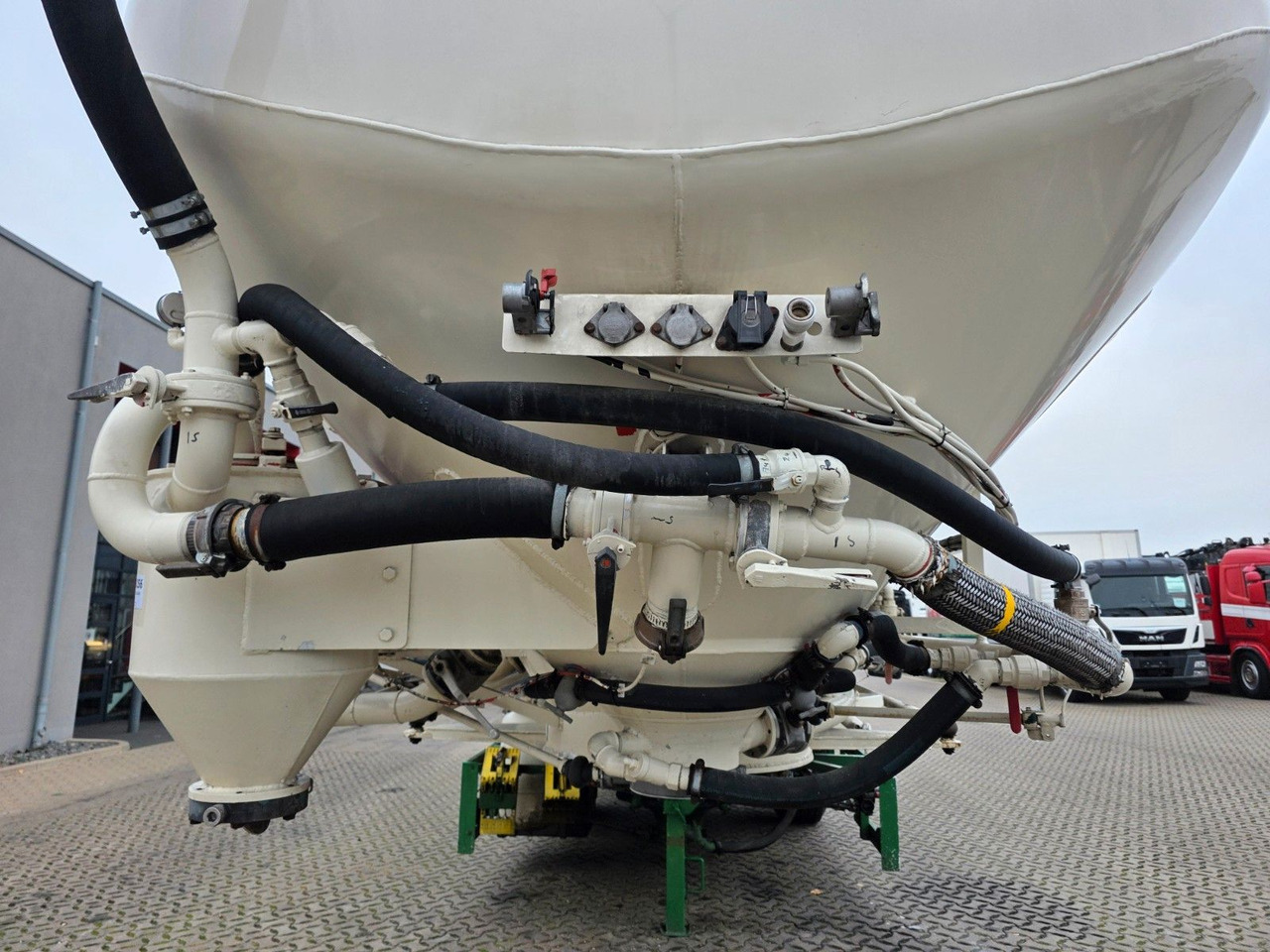 Полуприцеп цистерна для сыпучих грузов Köhler BSCX31/51/A / 51.000 l / Lenkachse: фото 28 Полуприцеп цистерна для сыпучих грузов Köhler BSCX31/51/A / 51.000 l / Lenkachse: фото 28