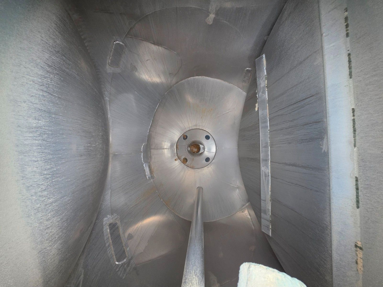 Полуприцеп цистерна для сыпучих грузов Köhler BSCX31/51/A / 51.000 l / Lenkachse: фото 20 Полуприцеп цистерна для сыпучих грузов Köhler BSCX31/51/A / 51.000 l / Lenkachse: фото 20