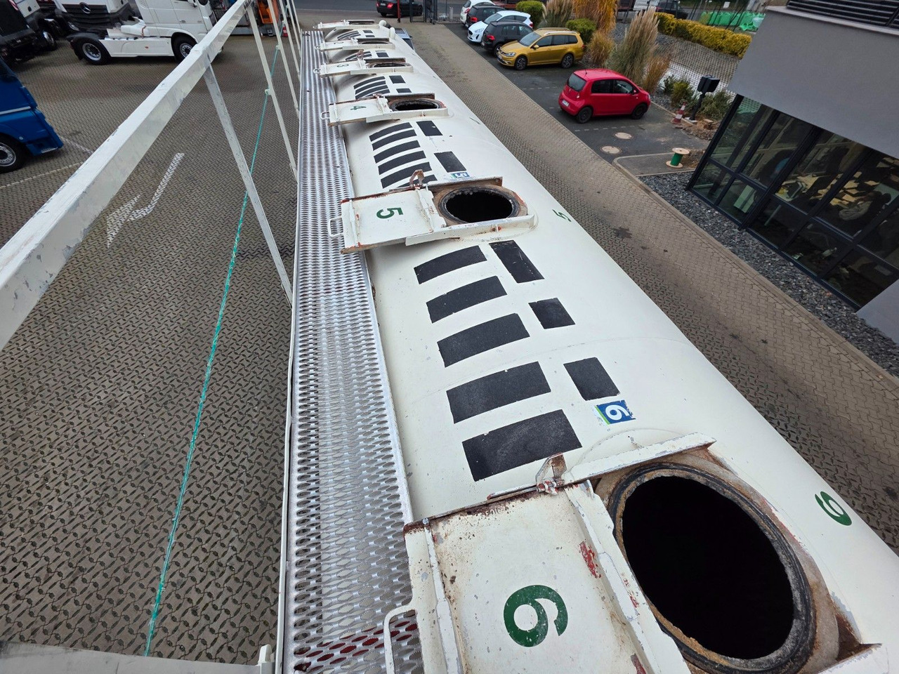 Полуприцеп цистерна для сыпучих грузов Köhler BSCX31/51/A / 51.000 l / Lenkachse: фото 9 Полуприцеп цистерна для сыпучих грузов Köhler BSCX31/51/A / 51.000 l / Lenkachse: фото 9