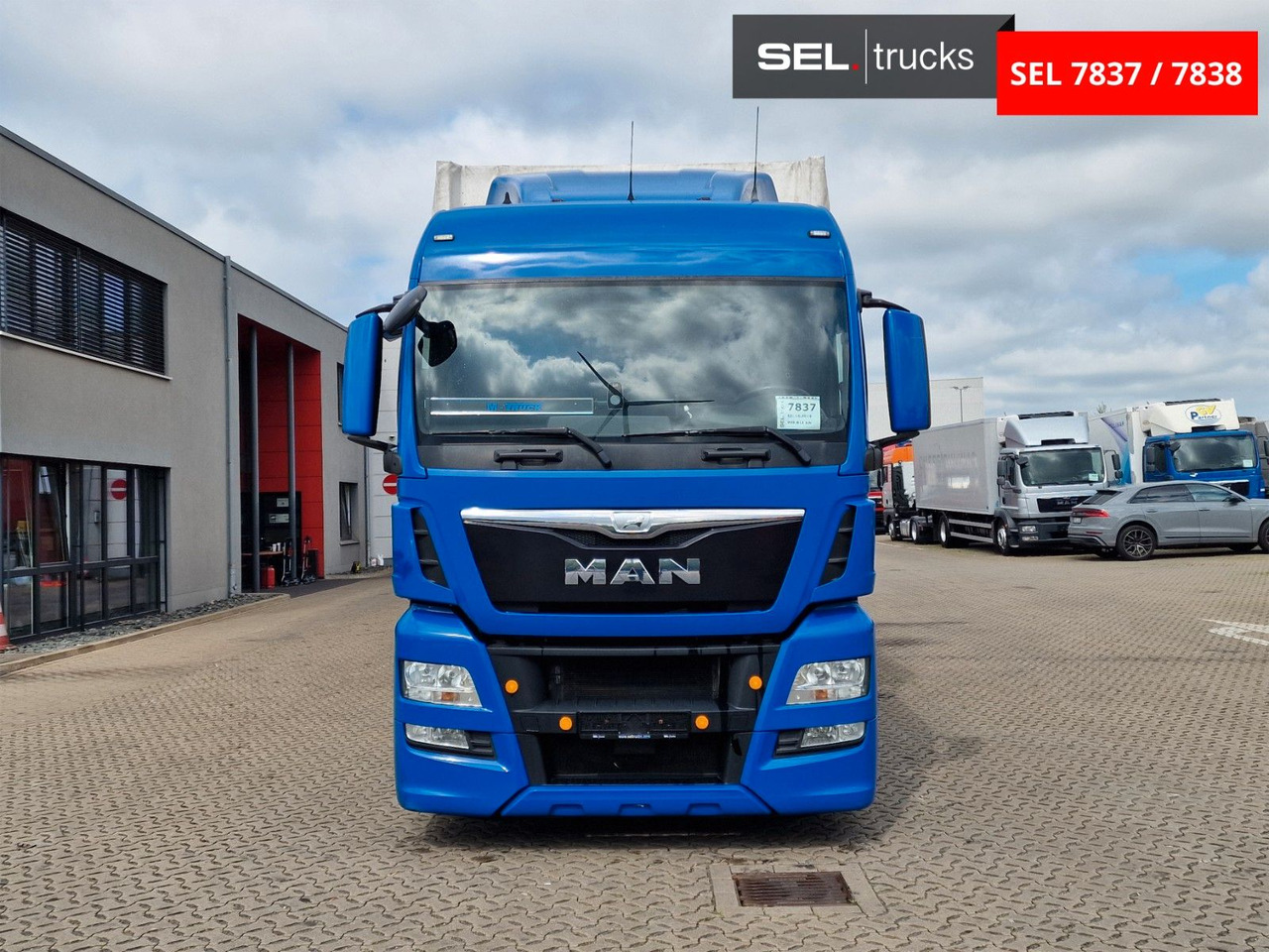 MAN TGX 18.440 4X2 LL-U/ Intarder /Hubdach/Durchlade - Тентованный грузовик: фото 2 MAN TGX 18.440 4X2 LL-U/ Intarder /Hubdach/Durchlade - Тентованный грузовик: фото 2