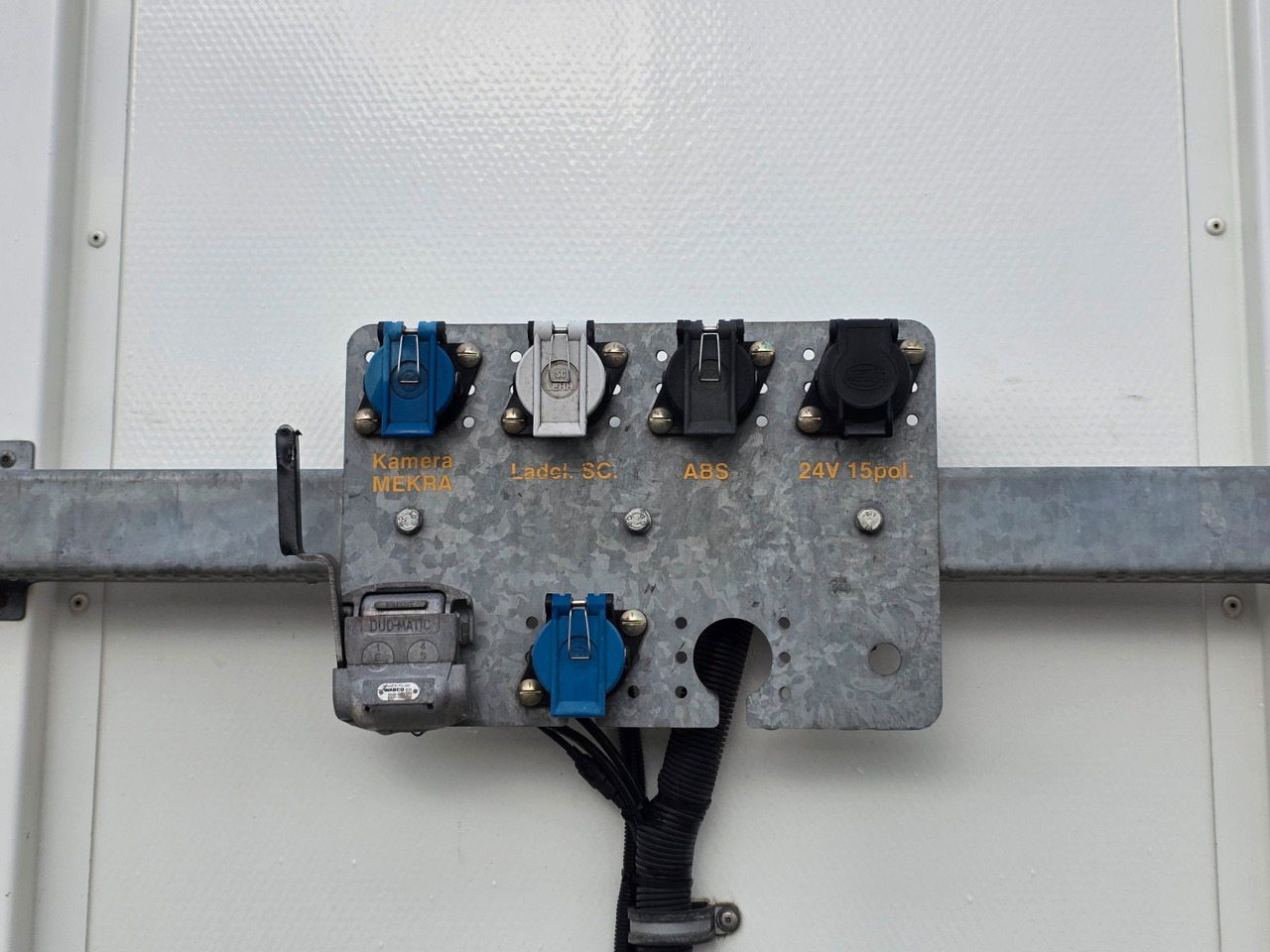 Полуприцеп для перевозки напитков System Trailer PRSSL-24-1-TRI / Ldbw / Lenkachse: фото 29 Полуприцеп для перевозки напитков System Trailer PRSSL-24-1-TRI / Ldbw / Lenkachse: фото 29