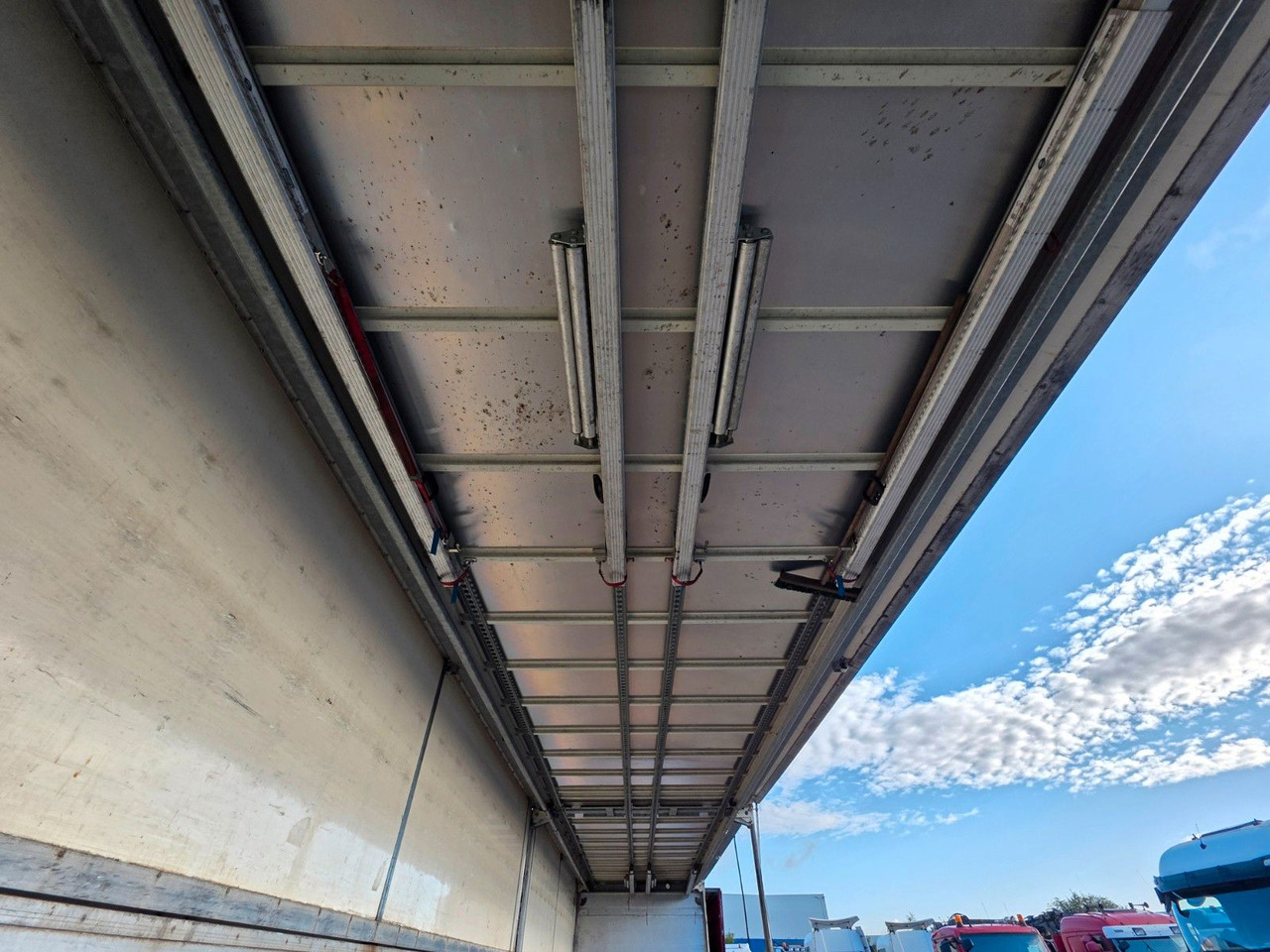 Полуприцеп для перевозки напитков System Trailer PRSSL-24-1-TRI / Ldbw / Lenkachse: фото 16 Полуприцеп для перевозки напитков System Trailer PRSSL-24-1-TRI / Ldbw / Lenkachse: фото 16