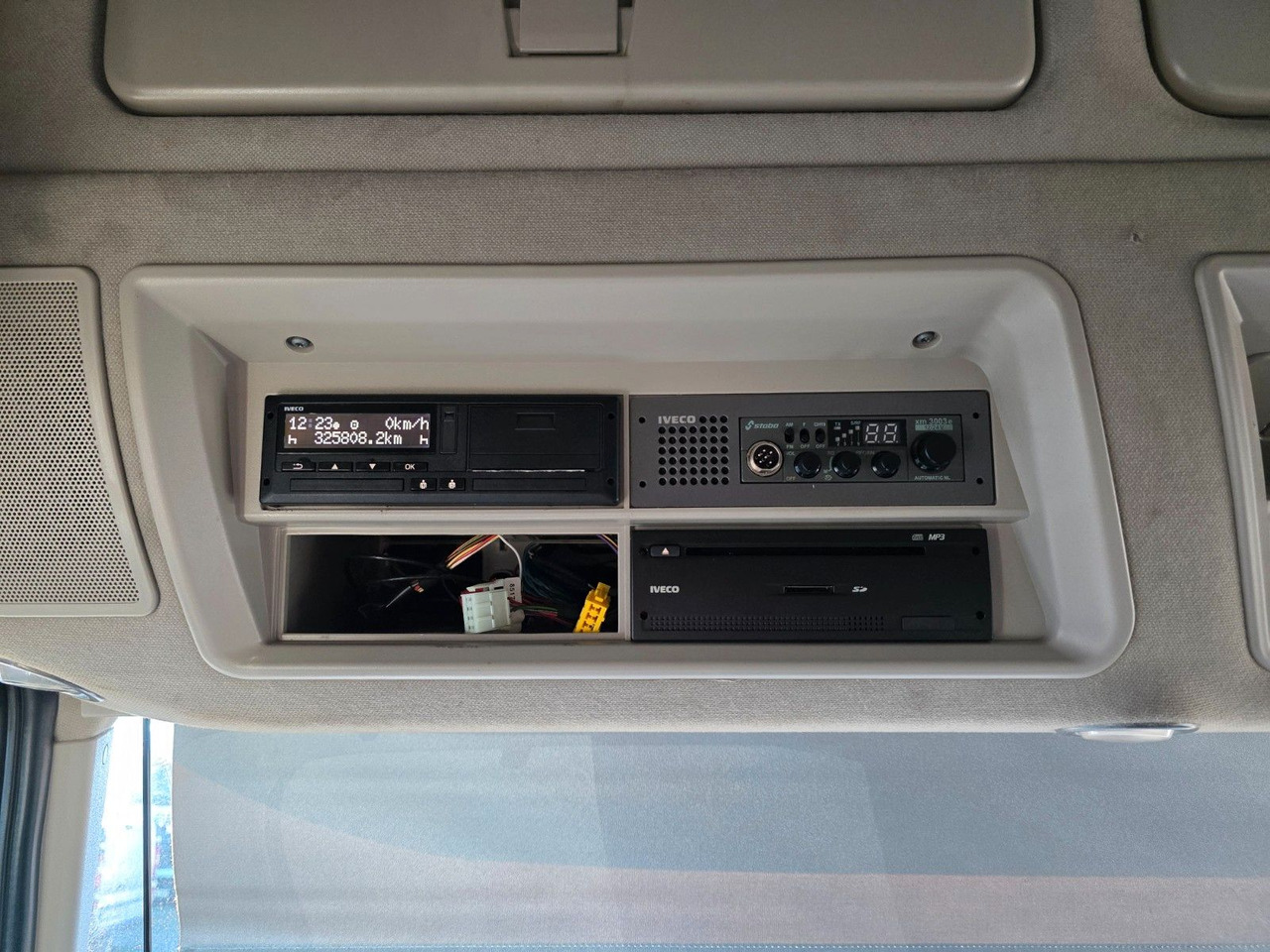 Тягач Iveco Stralis 480 / ZF Intarder / Standklimaanlage: фото 37 Тягач Iveco Stralis 480 / ZF Intarder / Standklimaanlage: фото 37