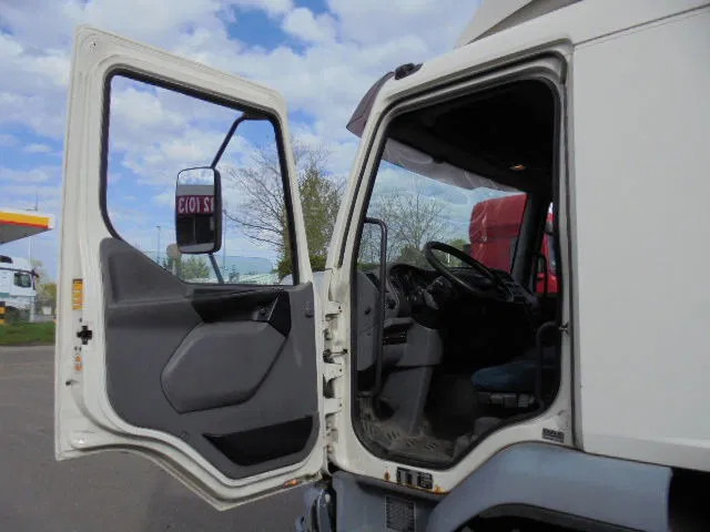 Грузовик с закрытым кузовом DAF LF 220: фото 11