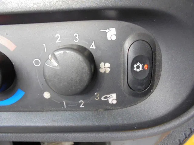 Грузовик с закрытым кузовом DAF LF 220: фото 18