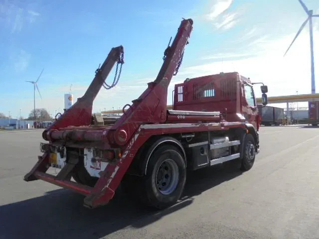 DAF LF LF 320 - Портальный бункеровоз: фото 4 DAF LF LF 320 - Портальный бункеровоз: фото 4