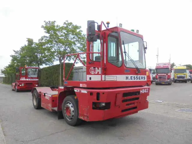 MOL YM 225/4X2 40 KM/H - Терминальный тягач: фото 3 MOL YM 225/4X2 40 KM/H - Терминальный тягач: фото 3