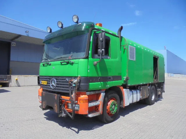 Mercedes-Benz Actros 1831 1831 Bitumensprayer - Грузовик-цистерна: фото 1 Mercedes-Benz Actros 1831 1831 Bitumensprayer - Грузовик-цистерна: фото 1