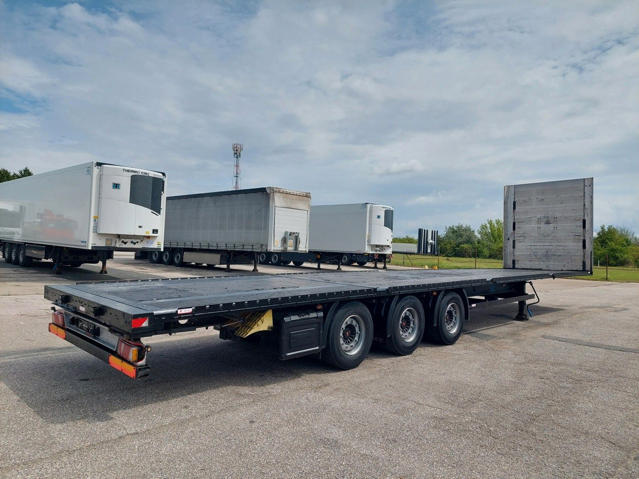 Kögel S24 Mega - Полуприцеп бортовой/ Платформа: фото 4 Kögel S24 Mega - Полуприцеп бортовой/ Платформа: фото 4