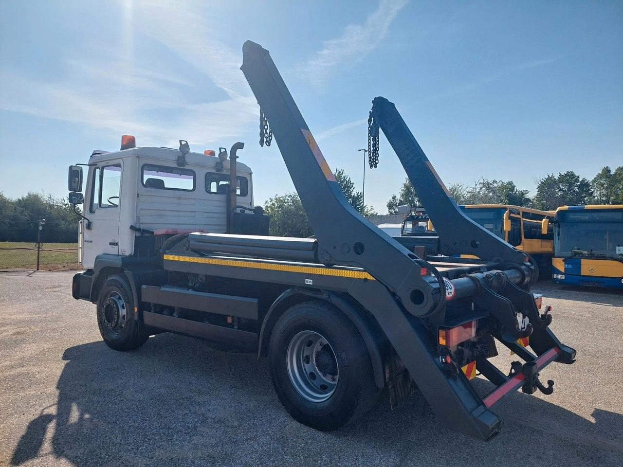 MAN ME 18.280 BB 4x2 - Тентованный грузовик: фото 3 MAN ME 18.280 BB 4x2 - Тентованный грузовик: фото 3