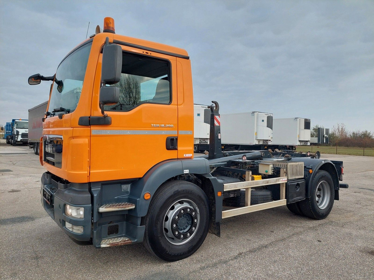 MAN TGM 18.290 4X2 BB - Крюковой мультилифт: фото 5 MAN TGM 18.290 4X2 BB - Крюковой мультилифт: фото 5