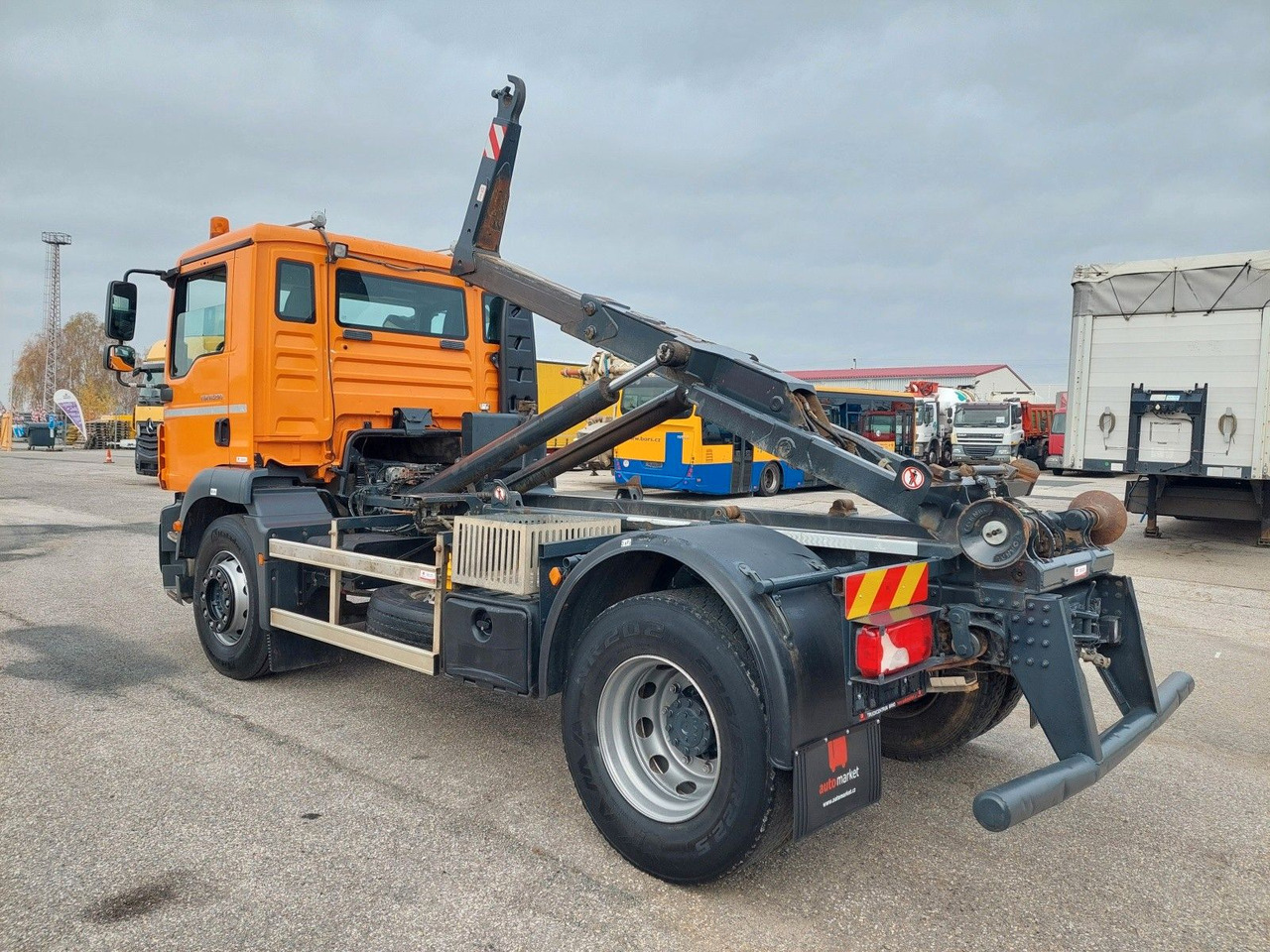 MAN TGM 18.290 4X2 BB - Крюковой мультилифт: фото 3 MAN TGM 18.290 4X2 BB - Крюковой мультилифт: фото 3