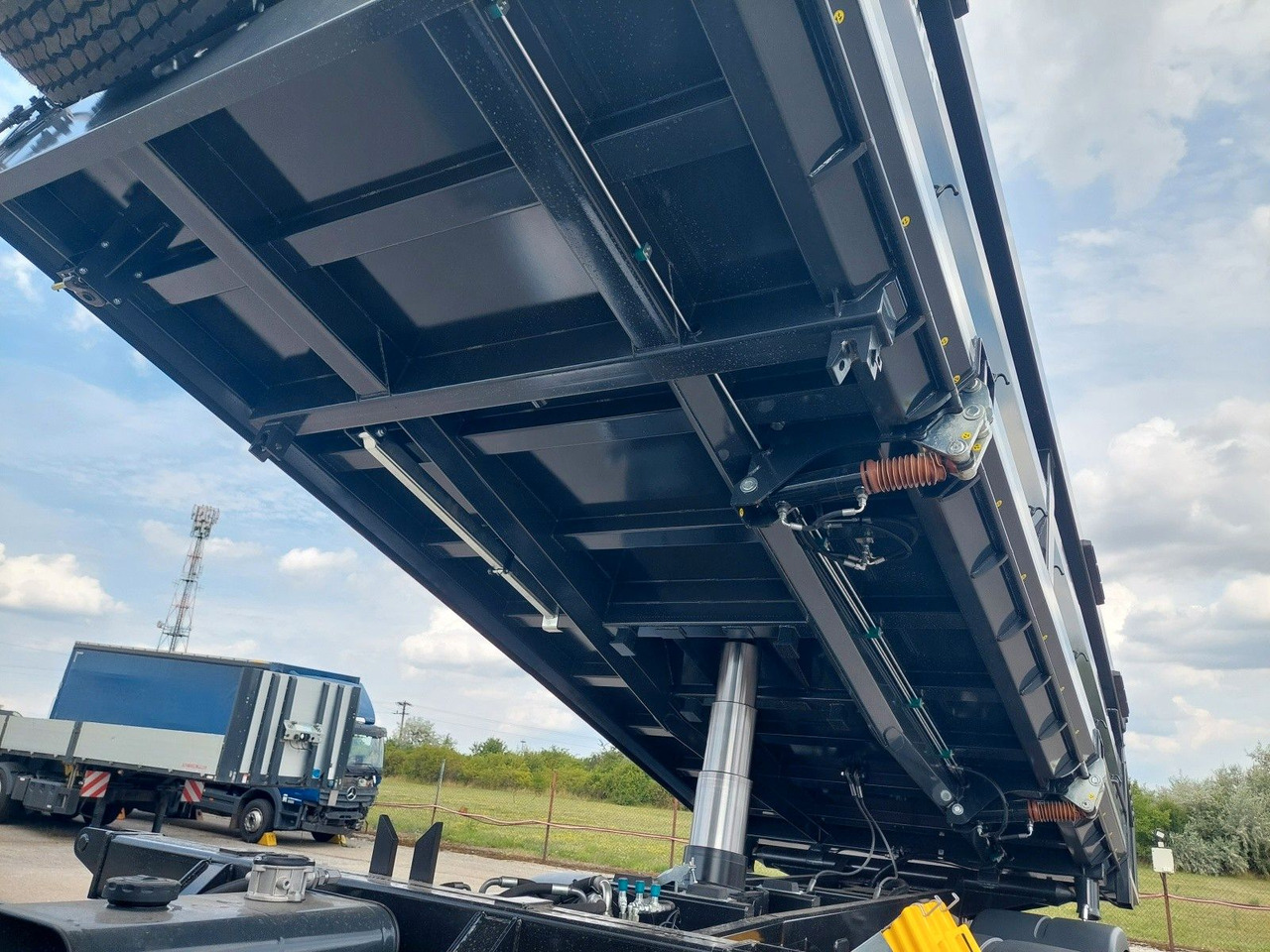 MAN TGS 41.520 8X6 BB CH - Самосвал: фото 5 MAN TGS 41.520 8X6 BB CH - Самосвал: фото 5