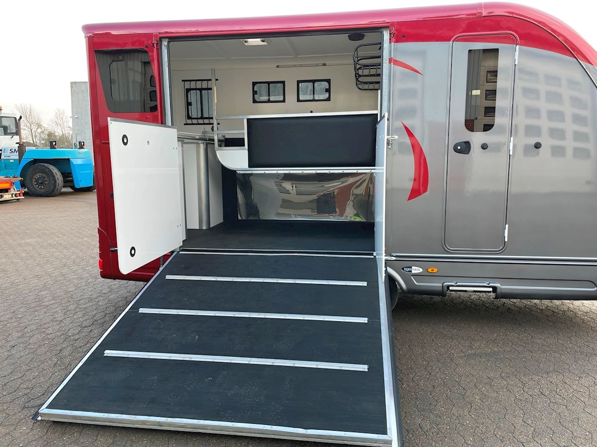 Прицеп-коневоз Equi-Trek Star-Treka: фото 8