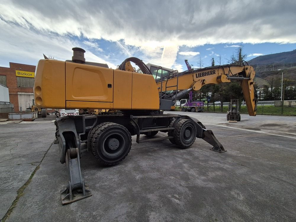 Liebherr LH30M - Перегружатель: фото 2 Liebherr LH30M - Перегружатель: фото 2
