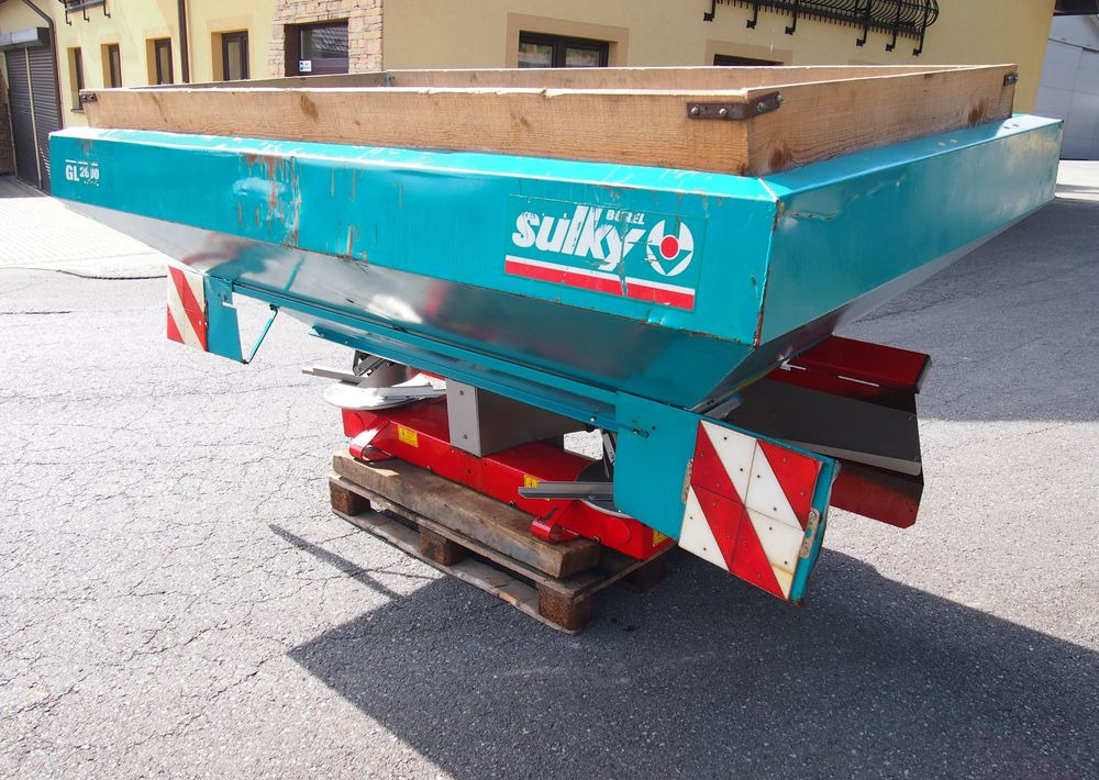 Rozsiewacz nawozów Sulky DPX GL 2000 18-24m Rozsiewacz nawozów Sulky - Разбрасыватель удобрений: фото 2 Rozsiewacz nawozów Sulky DPX GL 2000 18-24m Rozsiewacz nawozów Sulky - Разбрасыватель удобрений: фото 2