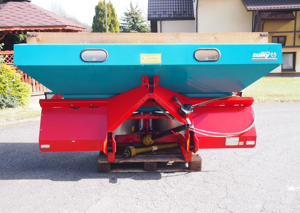 Rozsiewacz nawozów Sulky DPX GL 2000 18-24m Rozsiewacz nawozów Sulky - Разбрасыватель удобрений: фото 1 Rozsiewacz nawozów Sulky DPX GL 2000 18-24m Rozsiewacz nawozów Sulky - Разбрасыватель удобрений: фото 1
