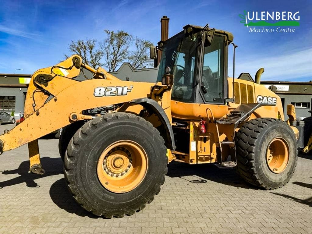 Case 821 F - Колёсный погрузчик: фото 1 Case 821 F - Колёсный погрузчик: фото 1