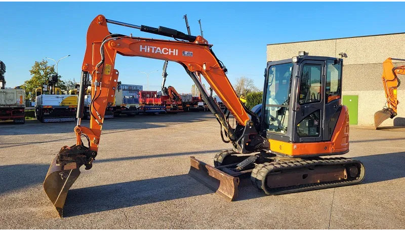 Hitachi ZX65USB-5A CLR - Гусеничный экскаватор: фото 1 Hitachi ZX65USB-5A CLR - Гусеничный экскаватор: фото 1