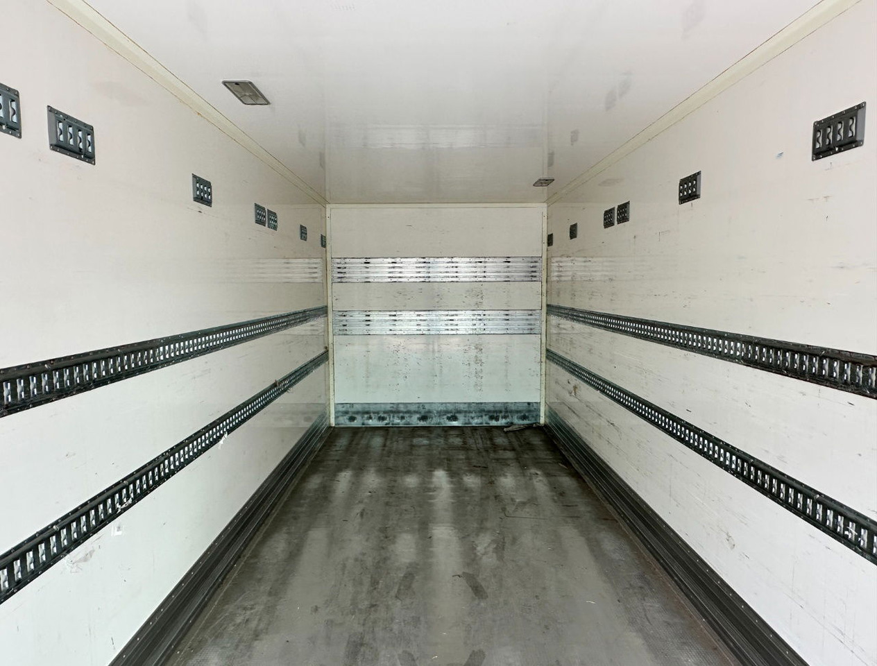 Прицеп-фургон Groenewegen DRA-10-10-2 VéDéCar Isolated BOX BPW Axles Disc Brakes Tail Lift NEW Condition: фото 14 Прицеп-фургон Groenewegen DRA-10-10-2 VéDéCar Isolated BOX BPW Axles Disc Brakes Tail Lift NEW Condition: фото 14