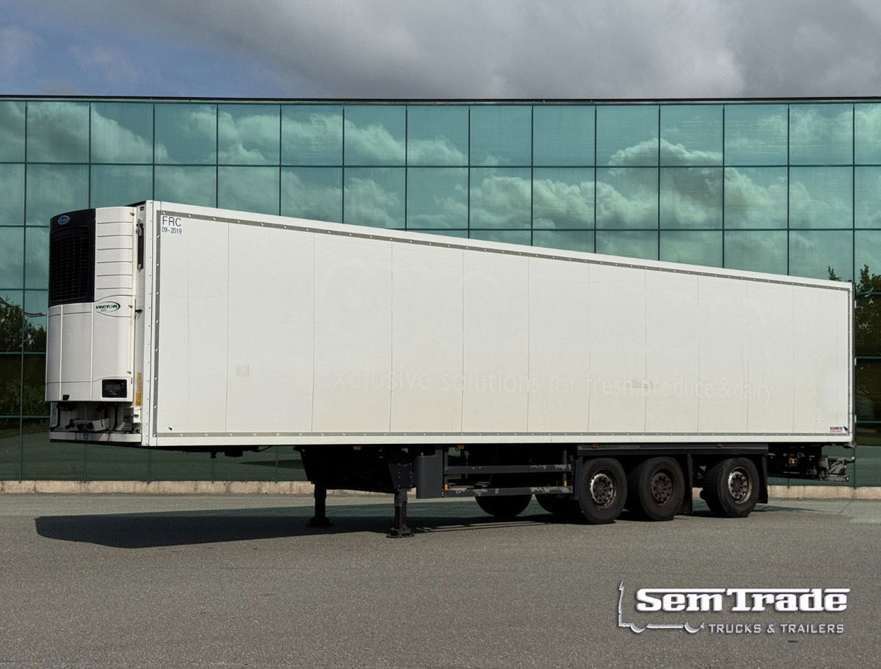 Schmitz Cargobull 3-AS Stuuras Carrier Vector 1550 Gegalvaniseerd Chassis Nieuwe APK Zeer Goede Banden TOP Staat NL Trailer - Полуприцеп-рефрижератор: фото 1 Schmitz Cargobull 3-AS Stuuras Carrier Vector 1550 Gegalvaniseerd Chassis Nieuwe APK Zeer Goede Banden TOP Staat NL Trailer - Полуприцеп-рефрижератор: фото 1