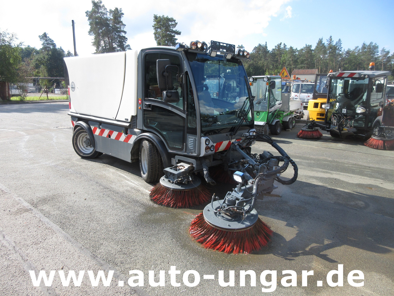 Boschung S3 Kehrmaschine urban sweeper Wildkrautbesen Allradlenkung - Подметально-уборочная машина: фото 1 Boschung S3 Kehrmaschine urban sweeper Wildkrautbesen Allradlenkung - Подметально-уборочная машина: фото 1