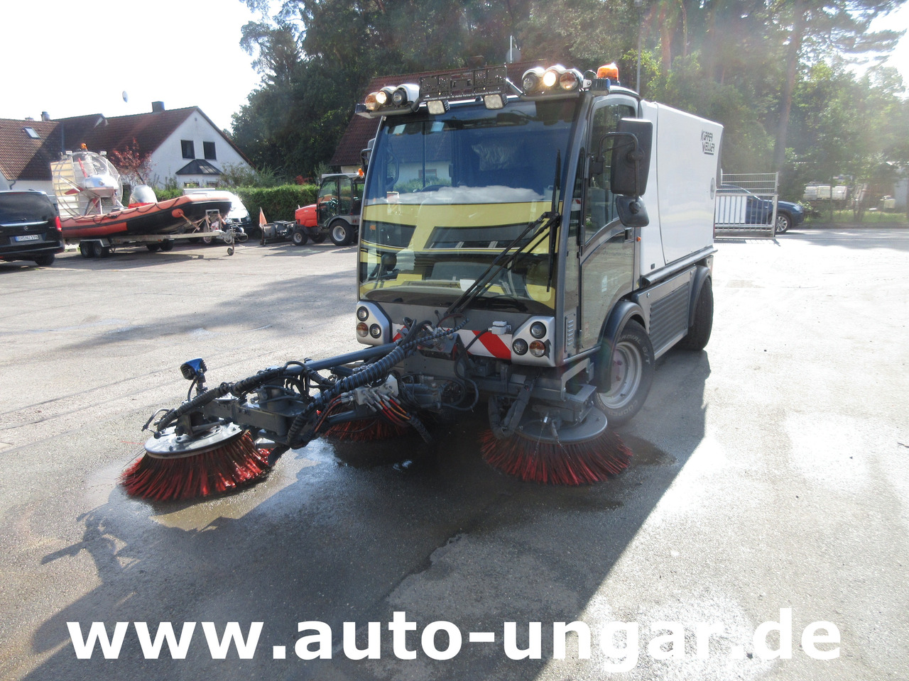 Boschung S3 Kehrmaschine urban sweeper Wildkrautbesen Allradlenkung - Подметально-уборочная машина: фото 2 Boschung S3 Kehrmaschine urban sweeper Wildkrautbesen Allradlenkung - Подметально-уборочная машина: фото 2