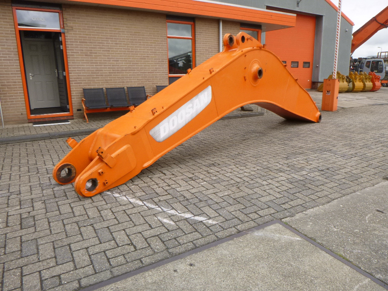 DOOSAN DX480/DX520/DX530 - Стрела для Экскаваторов: фото 2 DOOSAN DX480/DX520/DX530 - Стрела для Экскаваторов: фото 2