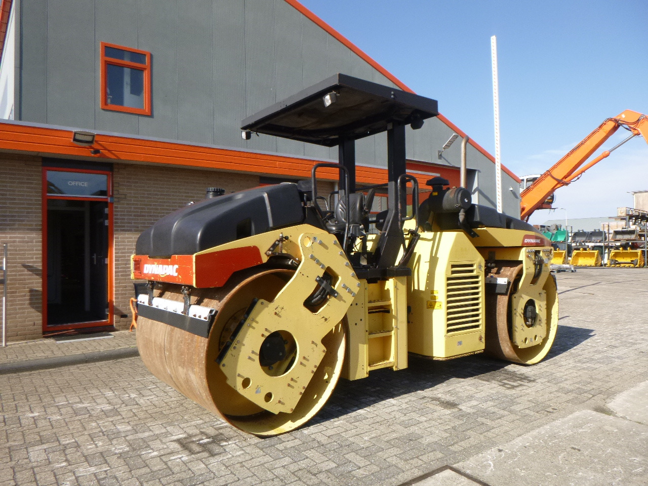 DYNAPAC CC432V - Дорожный каток: фото 3 DYNAPAC CC432V - Дорожный каток: фото 3