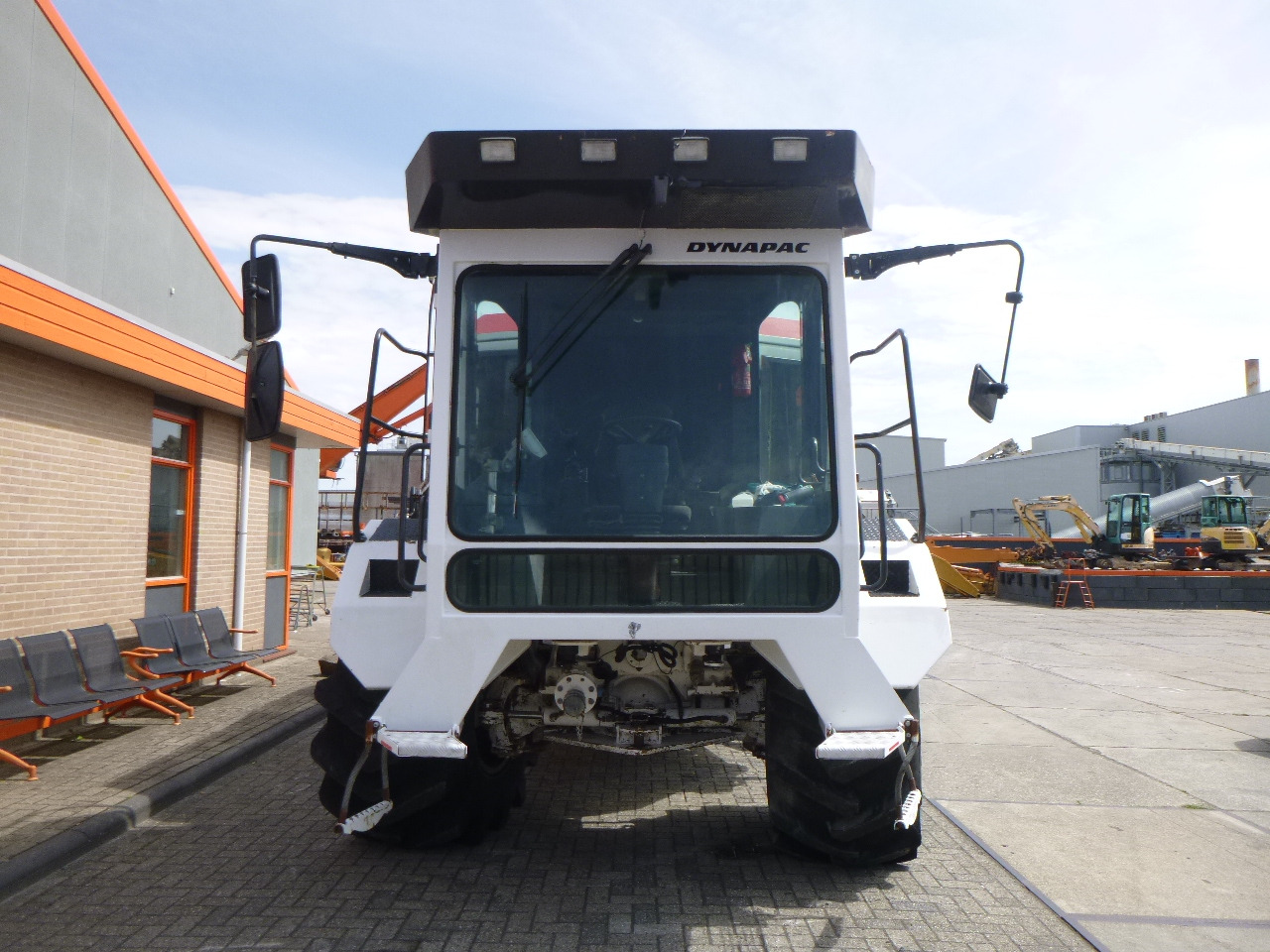 DYNAPAC DS400(RABAUD ROTOSTAB 525) в лизинг DYNAPAC DS400(RABAUD ROTOSTAB 525): фото 6 DYNAPAC DS400(RABAUD ROTOSTAB 525) в лизинг DYNAPAC DS400(RABAUD ROTOSTAB 525): фото 6