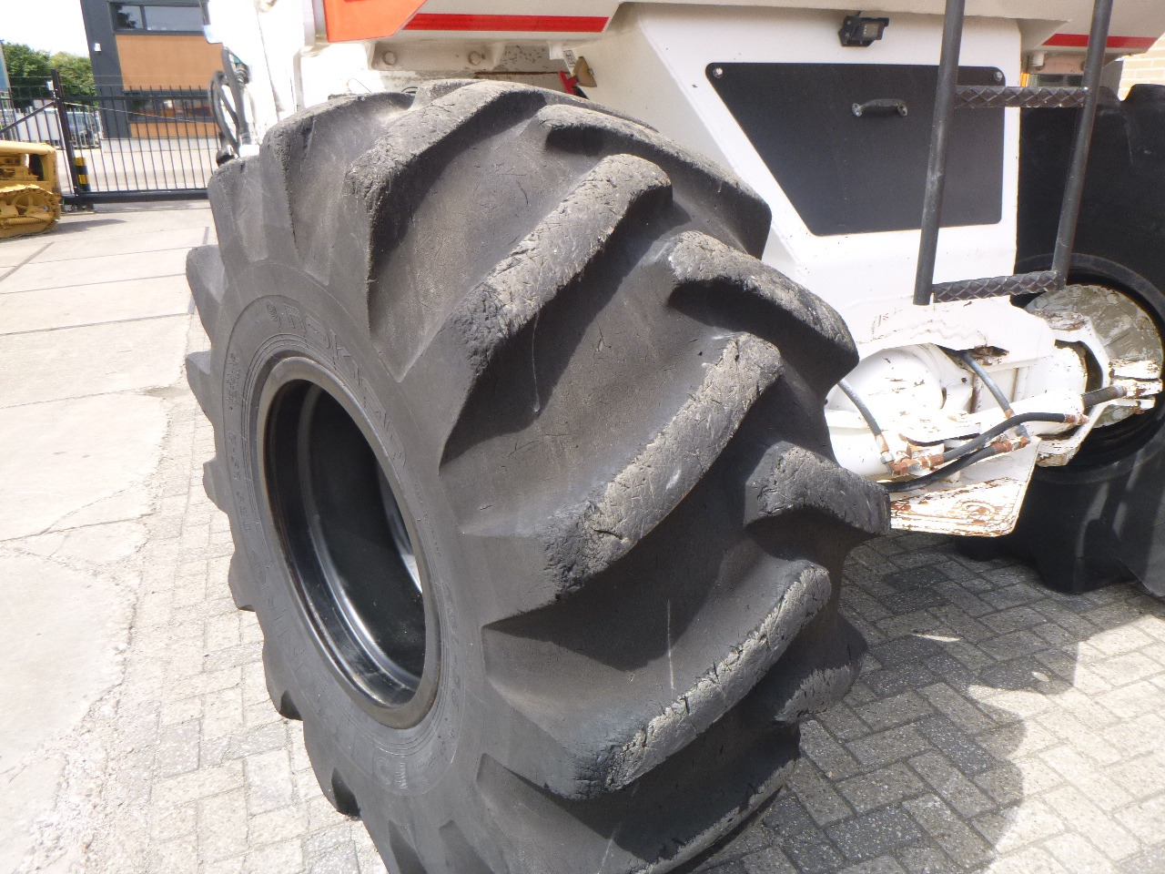 DYNAPAC DS400(RABAUD ROTOSTAB 525) в лизинг DYNAPAC DS400(RABAUD ROTOSTAB 525): фото 11 DYNAPAC DS400(RABAUD ROTOSTAB 525) в лизинг DYNAPAC DS400(RABAUD ROTOSTAB 525): фото 11