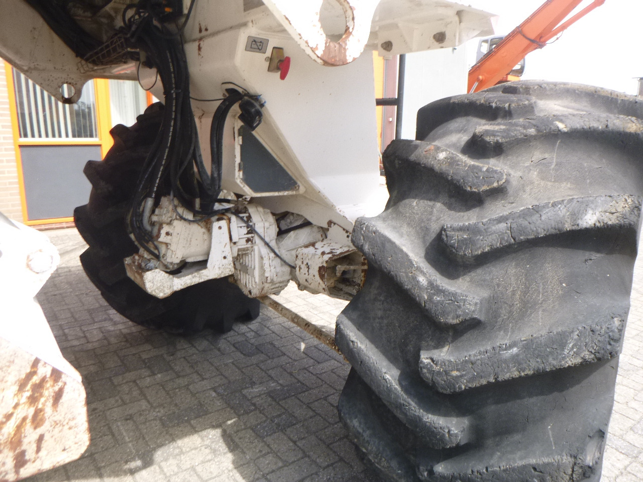 DYNAPAC DS400(RABAUD ROTOSTAB 525) в лизинг DYNAPAC DS400(RABAUD ROTOSTAB 525): фото 12 DYNAPAC DS400(RABAUD ROTOSTAB 525) в лизинг DYNAPAC DS400(RABAUD ROTOSTAB 525): фото 12