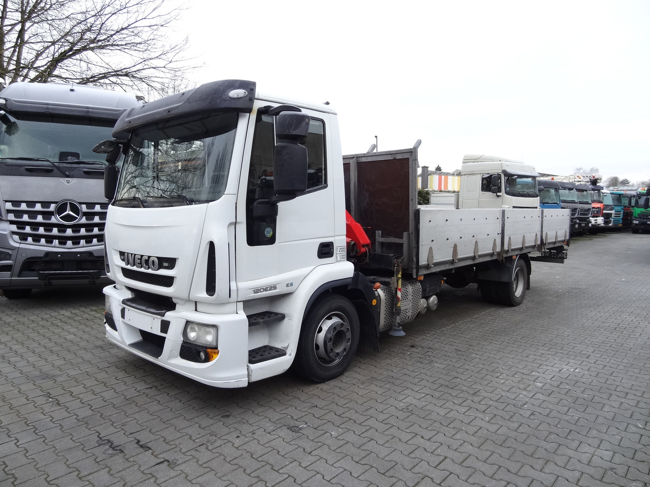 Iveco EuroCargo 120E25 Fassi F38 - Грузовик бортовой/ Платформа, Автоманипулятор: фото 1 Iveco EuroCargo 120E25 Fassi F38 - Грузовик бортовой/ Платформа, Автоманипулятор: фото 1