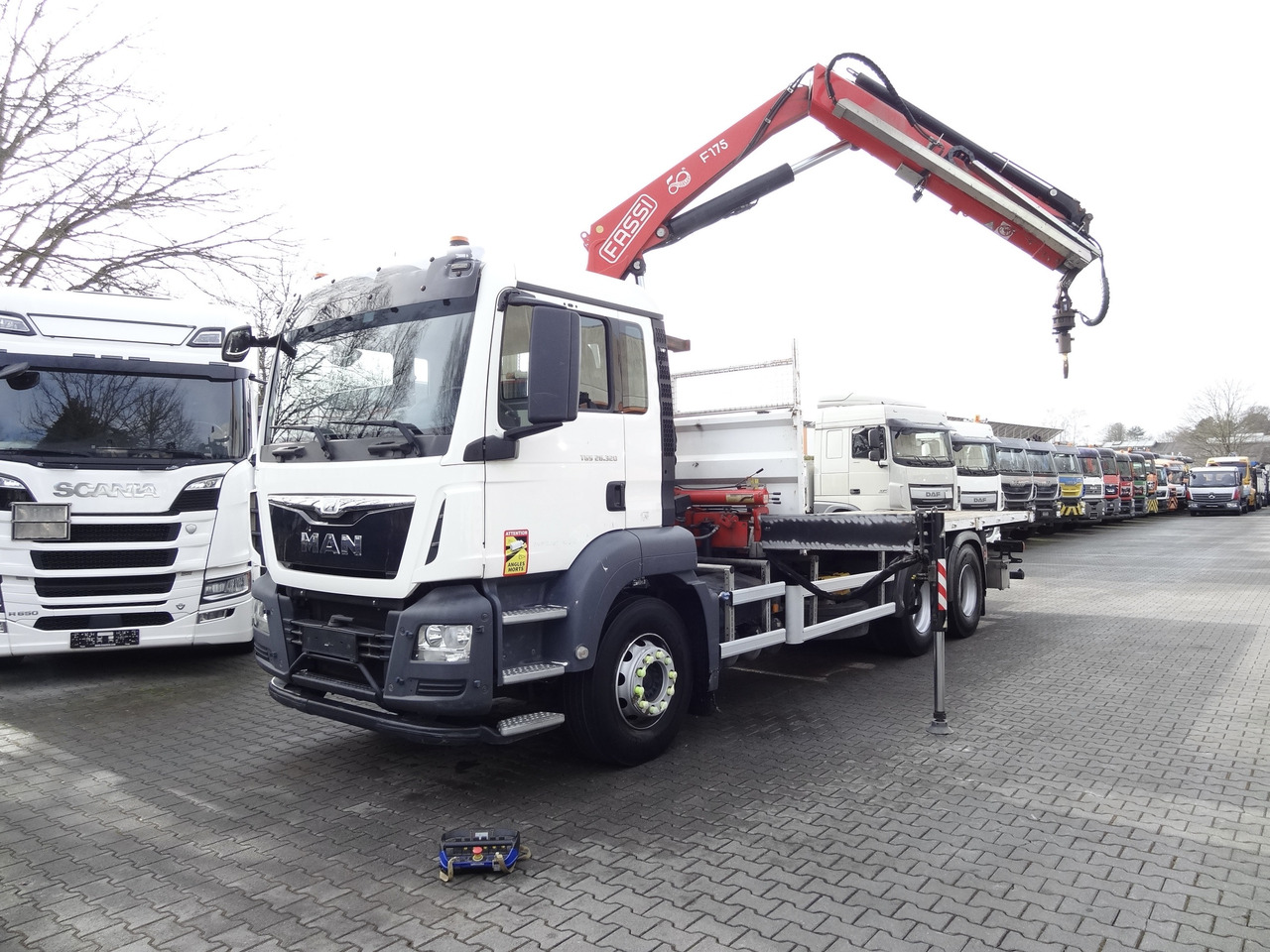 MAN TGS 26.320 6X4 BB mit Kran Fassi F175 - Грузовик бортовой/ Платформа, Автоманипулятор: фото 1 MAN TGS 26.320 6X4 BB mit Kran Fassi F175 - Грузовик бортовой/ Платформа, Автоманипулятор: фото 1