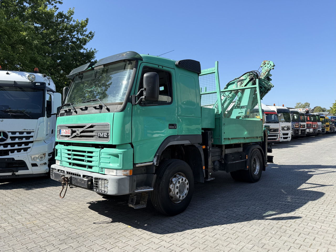 Volvo FM12 420 4X4 Kran MKG 300 bis 24 Meter - Грузовик бортовой/ Платформа, Автоманипулятор: фото 1 Volvo FM12 420 4X4 Kran MKG 300 bis 24 Meter - Грузовик бортовой/ Платформа, Автоманипулятор: фото 1