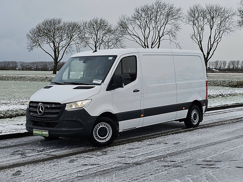 Mercedes-Benz Sprinter 214 L2H1 Mbux Euro6 AC! - Легковой фургон: фото 2 Mercedes-Benz Sprinter 214 L2H1 Mbux Euro6 AC! - Легковой фургон: фото 2