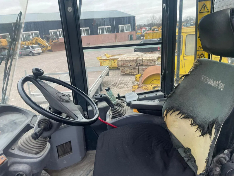 Komatsu WA250-5 - Колёсный погрузчик: фото 5 Komatsu WA250-5 - Колёсный погрузчик: фото 5