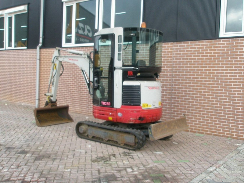 Takeuchi TB23R - Мини-экскаватор: фото 2 Takeuchi TB23R - Мини-экскаватор: фото 2